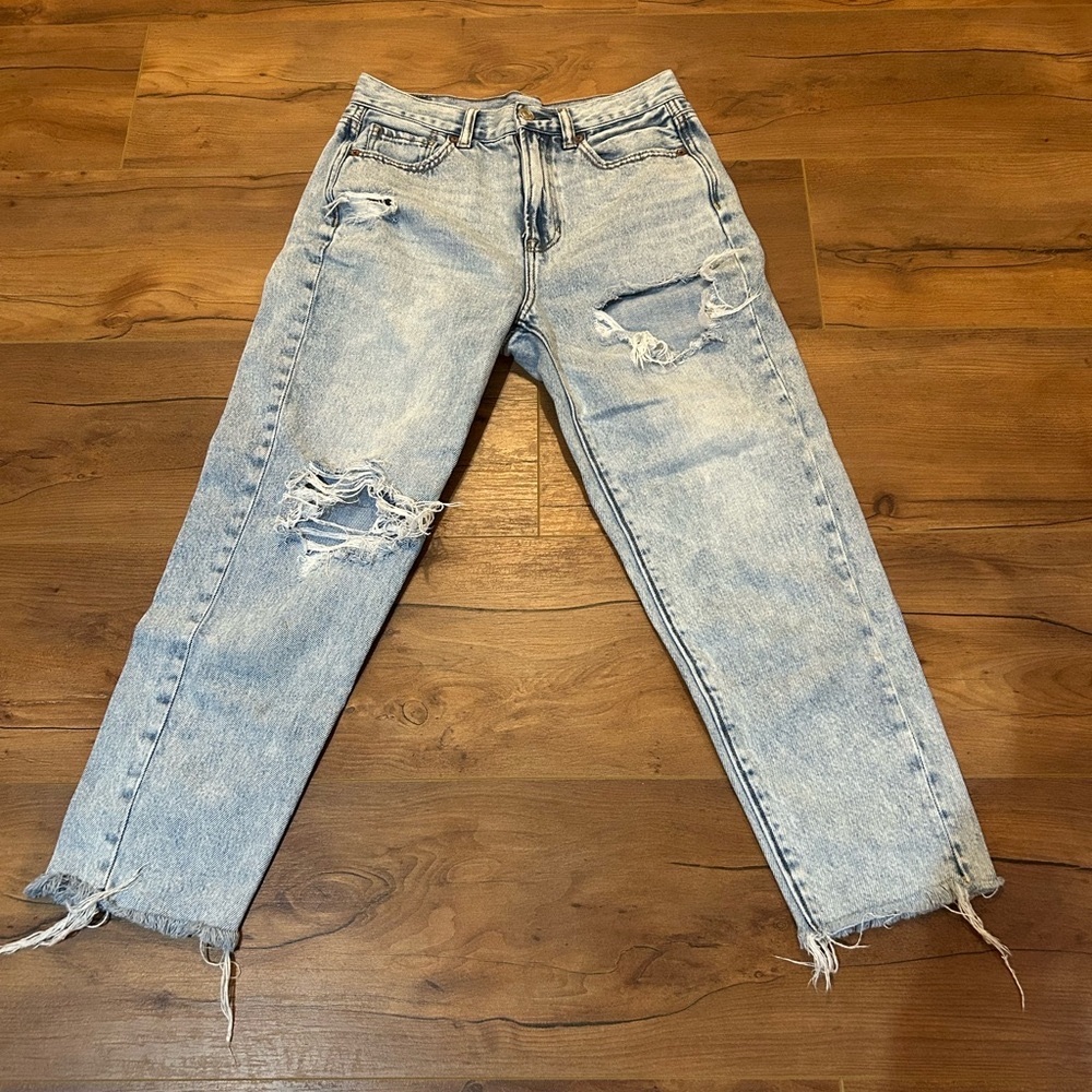 American Eagle Cropped Mom Jeans